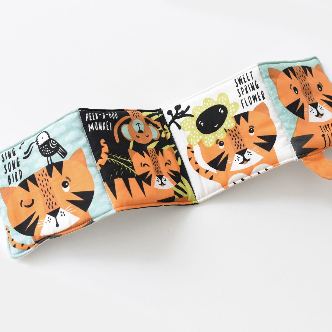 Livre d'éveil pour bébé en tissu - Tiptoe Tiger